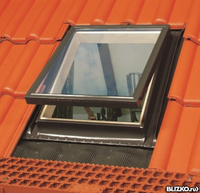 Окно-люк для выхода на крышу WGI с крышкой, оснащенной стеклопакетом